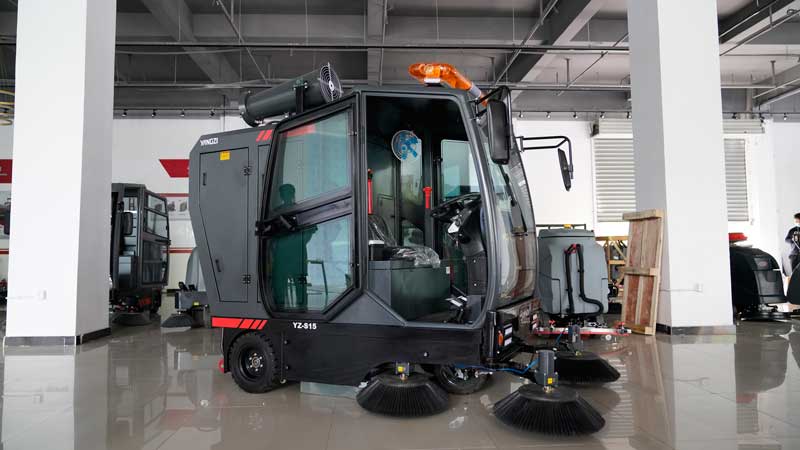 一臺(tái)小型清掃車(chē)大概多少錢(qián)？都有哪些功能？