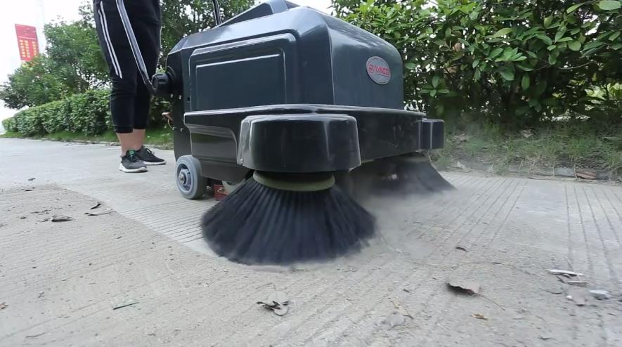 揚(yáng)子手推電動(dòng)掃地車S3 揚(yáng)子手推電動(dòng)掃地車S3