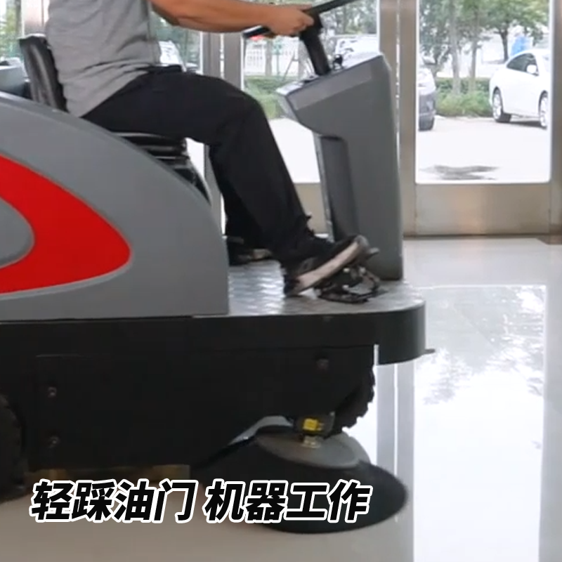 揚(yáng)子S5電動(dòng)掃地機(jī)使用步驟一檢查開(kāi)關(guān)