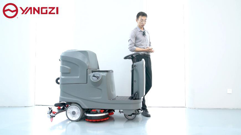 揚(yáng)子洗地機(jī)清潔工廠車間和倉庫的地板 揚(yáng)子洗地機(jī)清潔工廠車間和倉庫的地板