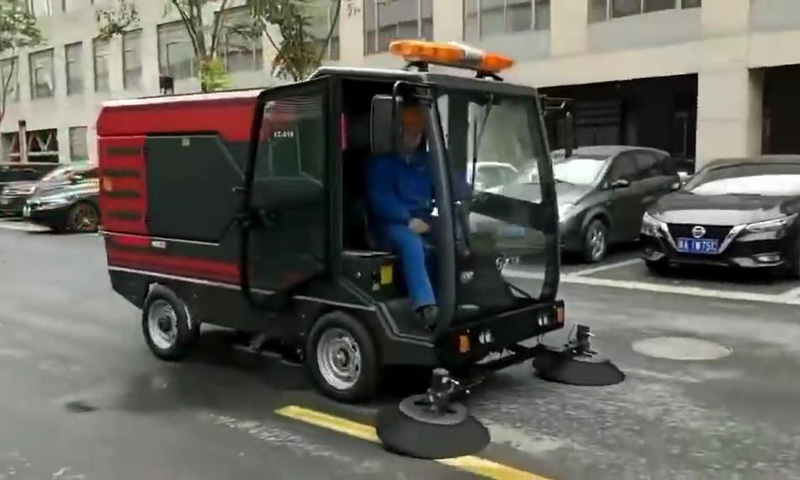 全封閉駕駛室電動(dòng)戶外清潔機(jī) 駕駛式掃路車 全封閉駕駛室電動(dòng)戶外清潔機(jī) 駕駛式掃路車