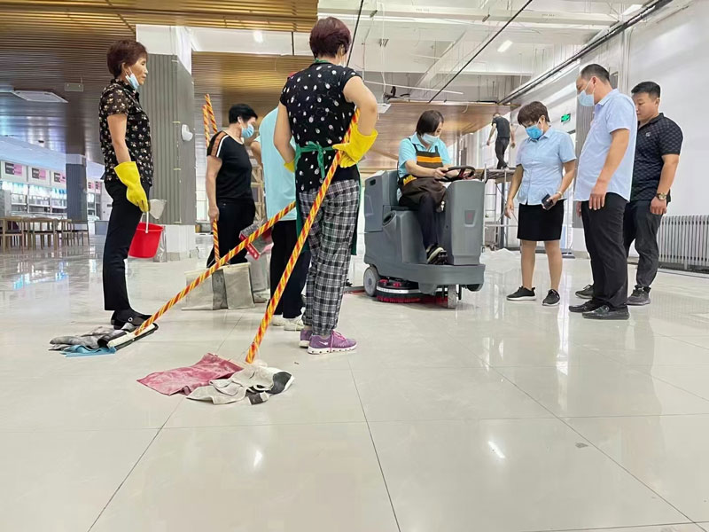 駕駛式洗地機優點有那些 駕駛式洗地機優點有那些