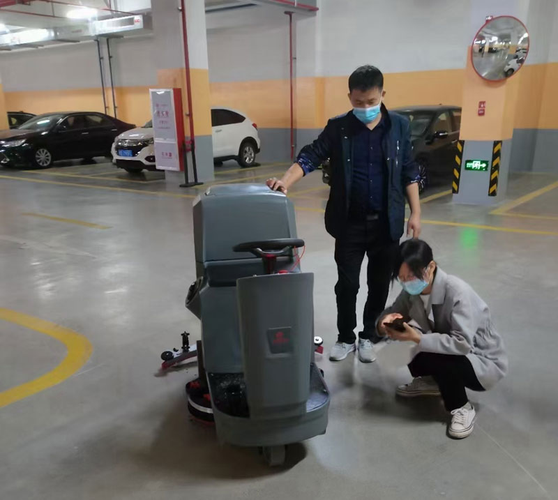 為您的設施尋找停車場清掃機 為您的設施尋找停車場清掃機