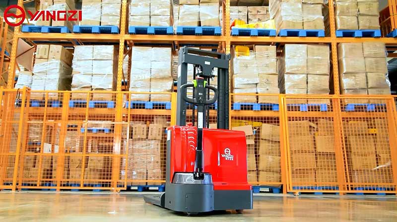 雨天使用電動叉車安全嗎 雨天使用電動叉車安全嗎