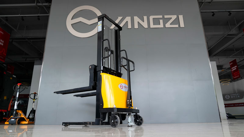 安全操作叉車的 20 個技巧 安全操作叉車的 20 個技巧