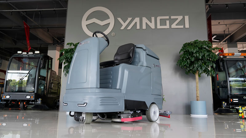 購買駕駛式洗地機(jī)時(shí)要注意的八件事 購買駕駛式洗地機(jī)時(shí)要注意的八件事