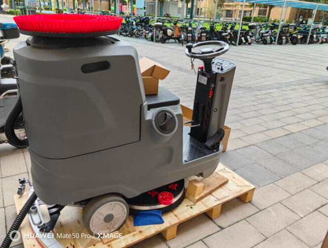 駕駛式洗地機多少錢一臺 駕駛式洗地機多少錢一臺