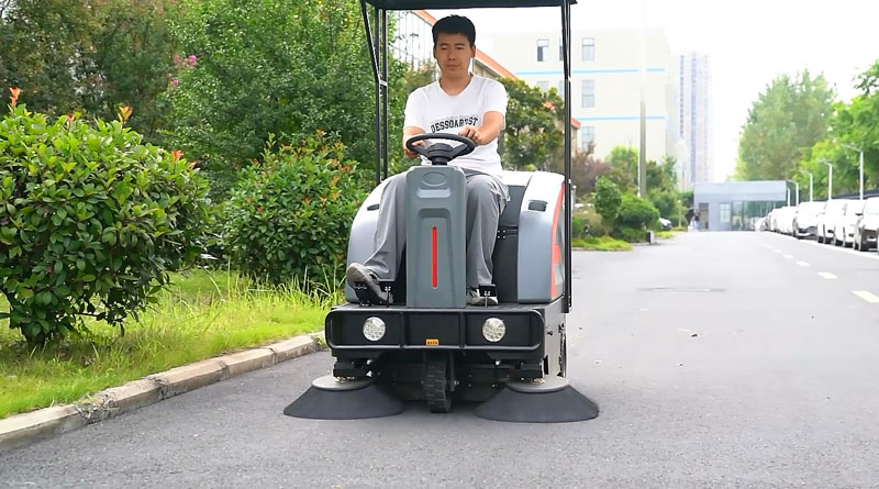 駕駛式掃地機(jī)的保養(yǎng)方法 駕駛式掃地機(jī)的保養(yǎng)方法