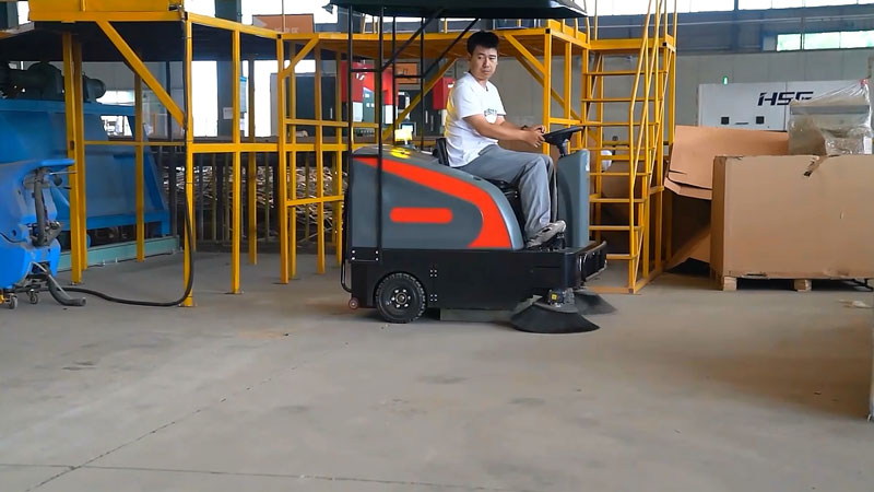駕駛式掃地機(jī)清掃倉庫好嗎 駕駛式掃地機(jī)清掃倉庫好嗎